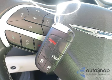 2015 Chrysler 200 Limited z USA, uszkodzony, nr VIN 1C3CCCAB3FN690137